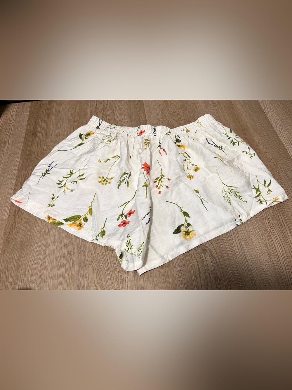 Umgee White Floral Elastic-Waist High-Rise Shorts